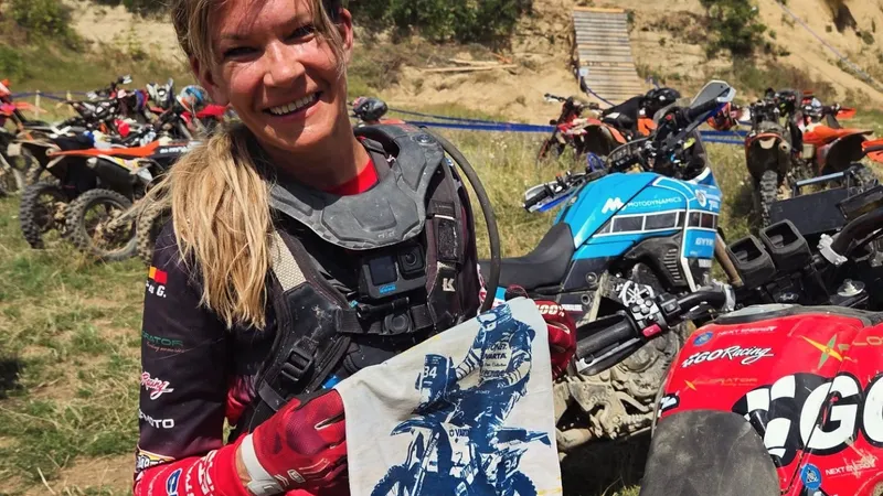 Andrea Goga a devenit prima femeie care termină raliul la clasa Adventure - Foto: Red Bull Romaniacs