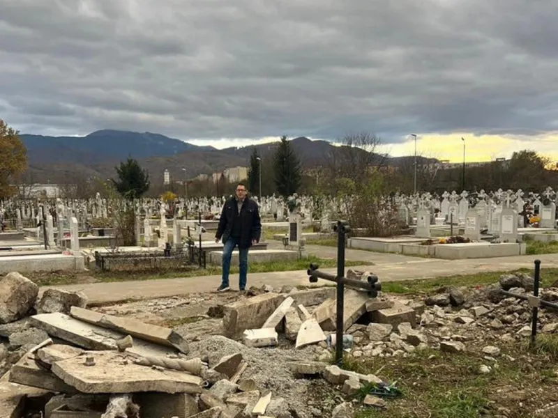 Un viceprimar a fost dat afară din birou și a ajuns într-un cimitir. Cum a fost posibil Foto: Digi24.ro