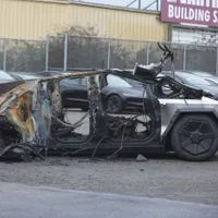 O mașină electrică Tesla Cybertruck a ars atât de puternic încât a dezintregrat oasele șoferului - Foto: Profimedia Images (Imagine cu rol ilustrativ)
