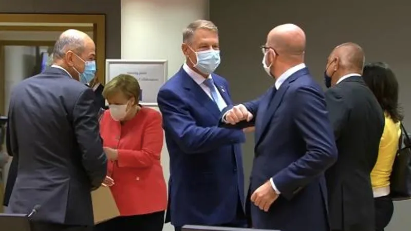 Iohannis la negocierile cu mască/FOTO: hotnews.ro
