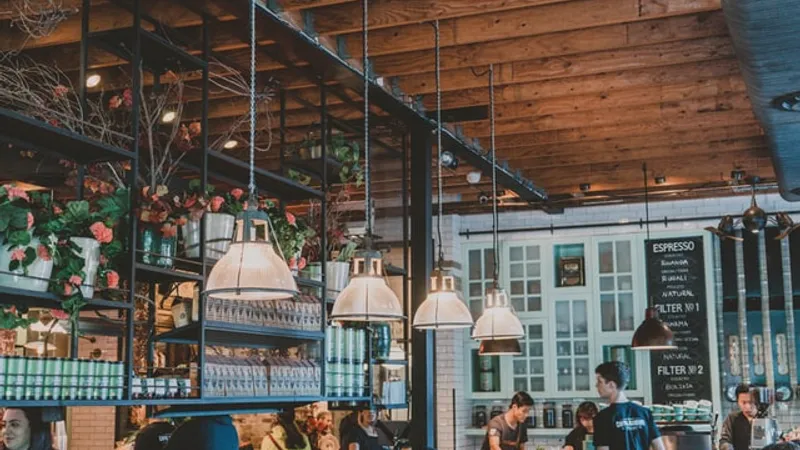 Cîţu: Restaurantele și hotelurile rămân deschise pentru cei vaccinaţi, indiferent de incidență/FOTO: Unsplash