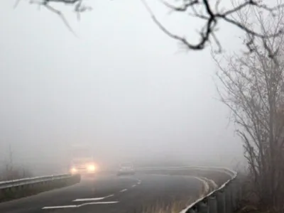 Ceață densă pe stradă - Foto: Freepik (rol ilustrativ)