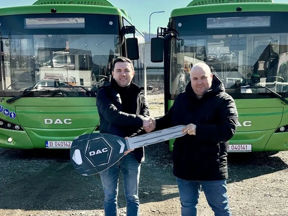 FOTO Cum arată primul autobuz ce poartă sigla DAC după 26 de ani. E 100% electric și făcut cu piese din China