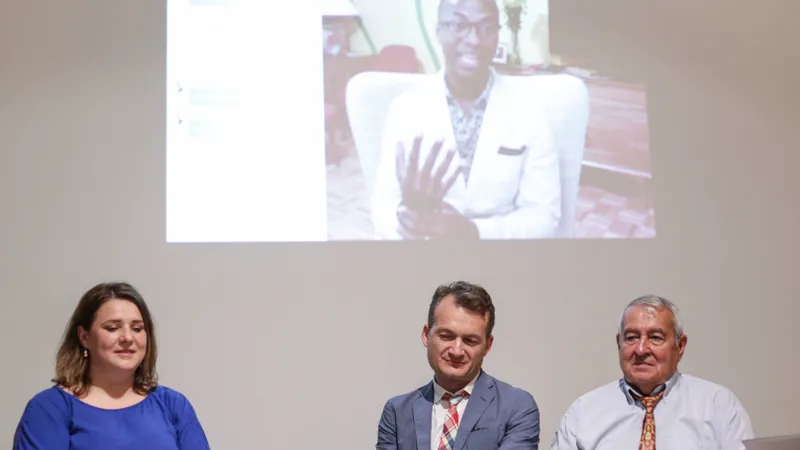 Avocata Iustina Ionescu, alaturi de clientul ei, Adrian Coman (FOTO: Inquam Photos- Octav Ganea)