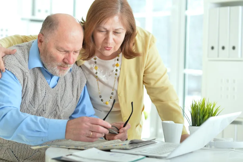 Pensionari supărați la pensie - Foto: Freepik