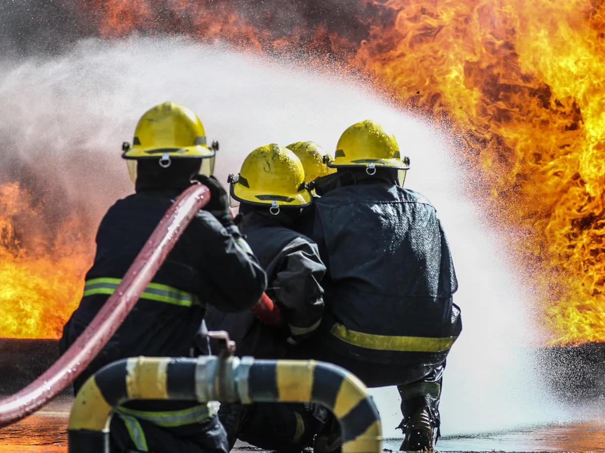 Se schimbă regulile de obținere a avizului pentru securitate la incendiu a clădirilor. Pompierii explică