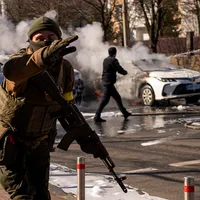 25.000 de arme automate au fost distribuite locuitorilor Kievului pentru a se lupta cu rușii / Fox News