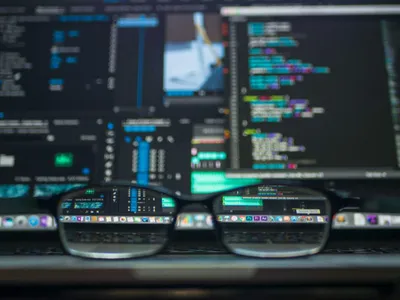 Reges Online - noua bancă de date cu toate contractele de muncă din România - Foto: Pexels/Kevin Kuby