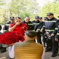 Ministerul de Interne se laudă cu un apel fals dat pentru ca un paramedic să fie cerut în căsătorie