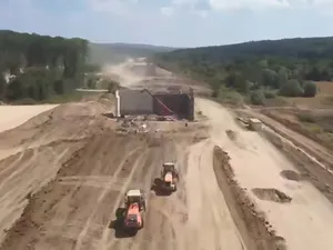 Cum merg lucrările la tunelurile pentru urși de pe ciotul lipsă al Autostrăzii Transilvania - Foto: captură video
