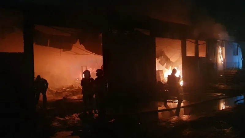 Incendiu depozit mase plastice - Foto: A3