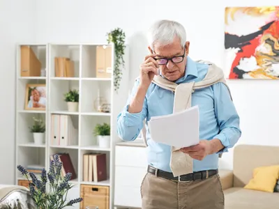 Pensionar cu documente Foto: Freepik (rol ilustrativ)