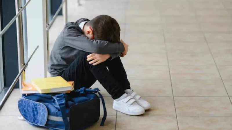 Copil agresat în drum spre școală. Ce s-a întâmplat Foto: freepik.com - rol ilustrativ