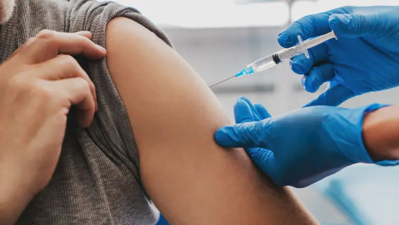 Acoperirea vaccinală a ajuns în Bucureşti la aproape 60%. În județul Suceava, de-abia 24%. / Foto: digi24.ro