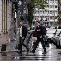 Nicușor Dan, suprins prin București fără coloană oficială. Agenții SPP sunt după el  - Foto: Reedit