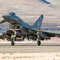 Băncile creditează mașina de război cu 27 miliarde €. Bani pentru avioane Typhoon și tancuri Leopard - Foto: Profimedia Images