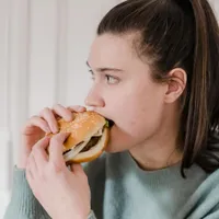 Ce nu trebuie să faci la nervi, oboseală sau stres. E periculos pentru organism, spune un psihiatru - Foto: pexels.com/Tim Samuel