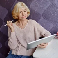 Confuzie totală la pensie: Când se dau bani pe card de alimente și energie? Cine ia 800 lei în plus - Foto: Freepik