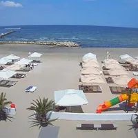 „Bursa litoralului românesc”: până la 200 lei un șezlong, 14-19 lei un pahar cu bere pe plajă - Foto: Webcam plaja Mamaia