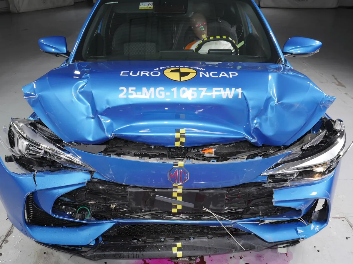 Motivul pentru care un accident de mașină la 35 km/h poate fi mai periculos decât unul la 50 km/h