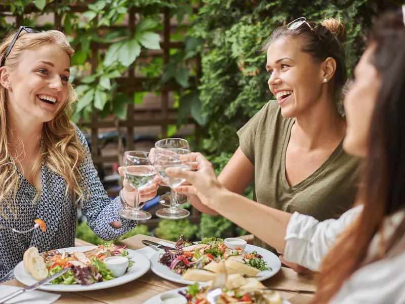Cum să mănânci ce vrei și să nu te îngrași. Totul ține de ordinea în care consumi alimentele - Foto: Freepik (Imagine cu rol ilustrativ)