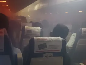 VIDEO 85 de pasageri dintr-un avion și-au văzut moartea cu ochii după ce cabina s-a umplut de fum - FOTO: twitter