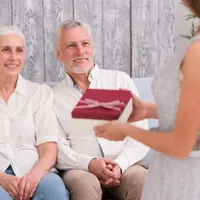 3.000.000 pensionari iau pensie mai mare cu 100 de lei în octombrie. De ce intră pe card mai devreme Foto: Freepik (fotografie cu caracter ilustrativ)