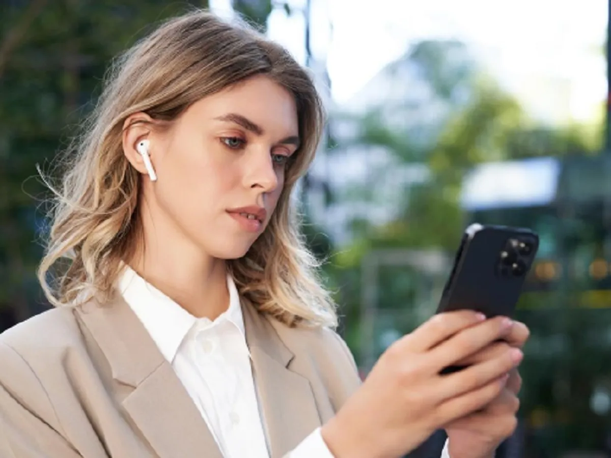 O funcție a telefonului mobil, mereu activată, este o poartă pentru hackeri. Fură parole și date