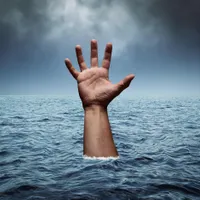 Un tânăr de 18 ani a murit înecat în fața a  zeci de oameni. A intrat în apă fără să știe să înoate/FOTO: Profimedia