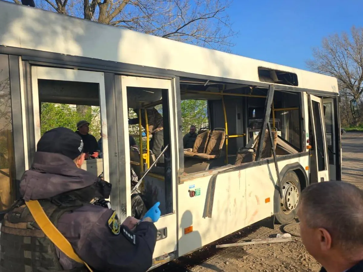 9 morți și 30 de răniți în Ucraina, după ce o dronă rusească a lovit un autobuz cu muncitori - Foto: X/ @ukraine_world