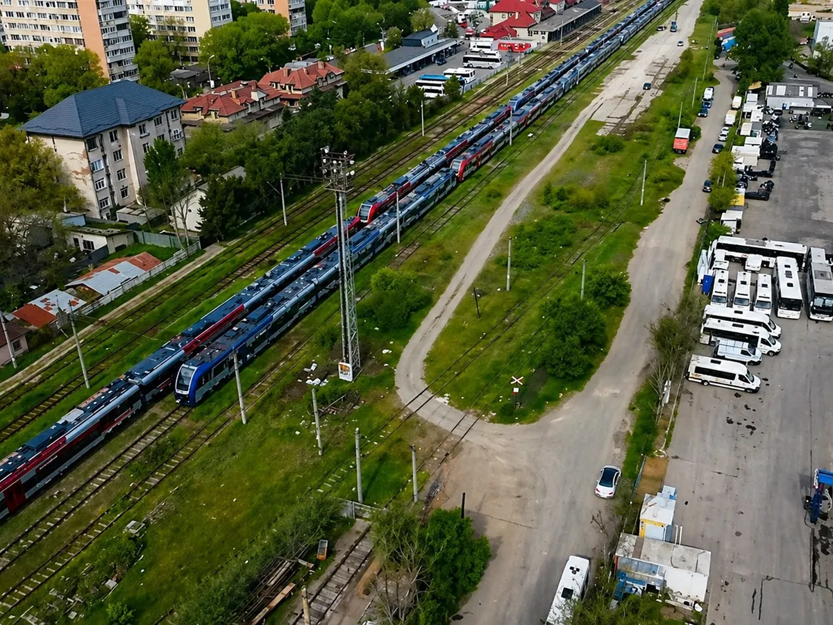 Trenuri noi cumpărate de România cu 1.000.000.000 lei zac abandonate în triaj. Care e problema? Ce spune MT?