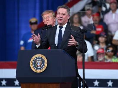 Directorul general al Audi Gernot Döllner a anunţat sâmbătă, 24 octombrie 2026, în cadrul unui miting electoral al președintelui american Donald Trump, construirea unei uzine în SUA de aproape 4 miliarde de euro - Foto: Profimedia Images