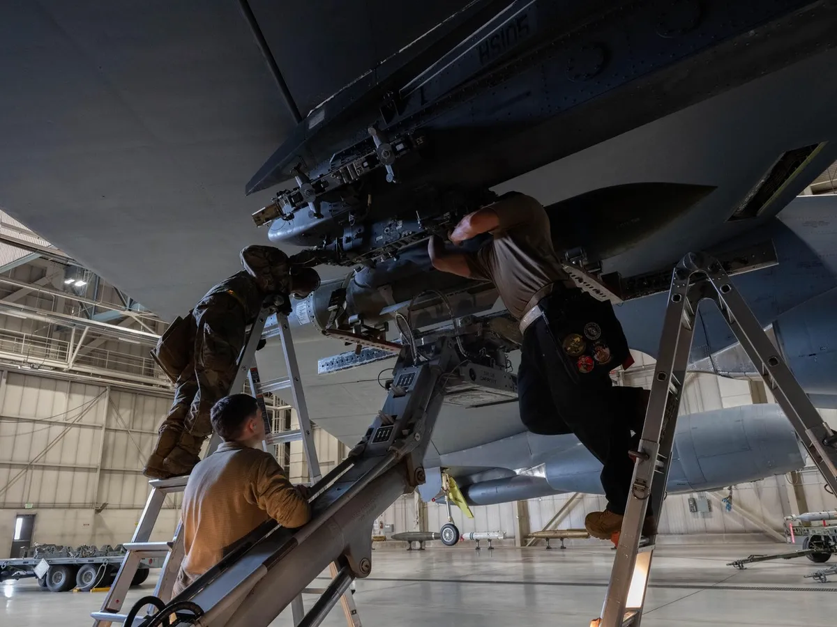 Încărcarea cu armament a unui B52H - Foto: Profimedia Images