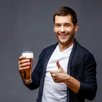 Ce „nenorociri” se întâmplă în corpul tău când bei bere? Apare și cancerul de colon - Foto: Freepik (imagine cu rol ilustrativ)