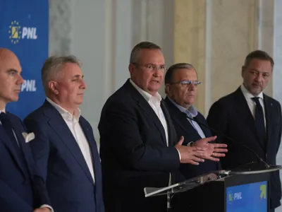 PNL, partidul care a inițiat, de fapt, creșterea pragului de impozitare pentru pensii (P) - Foto: INQUAM PHOTOS/Octav Ganea