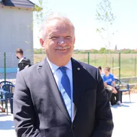 20.000 lei/lună pentru deputatul PSD, plagiator, Ioan Mang. În 2021, și-a luat Mercerdes de 40.000 € /FB