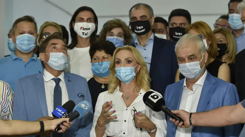 Iordănescu lângă Firea/FOTO: hotnews.ro
