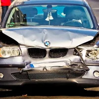 Bărbatul care a produs accidentul a abandonat mașina avariată Foto: Pixabay.com (imagine cu rol ilustrativ)