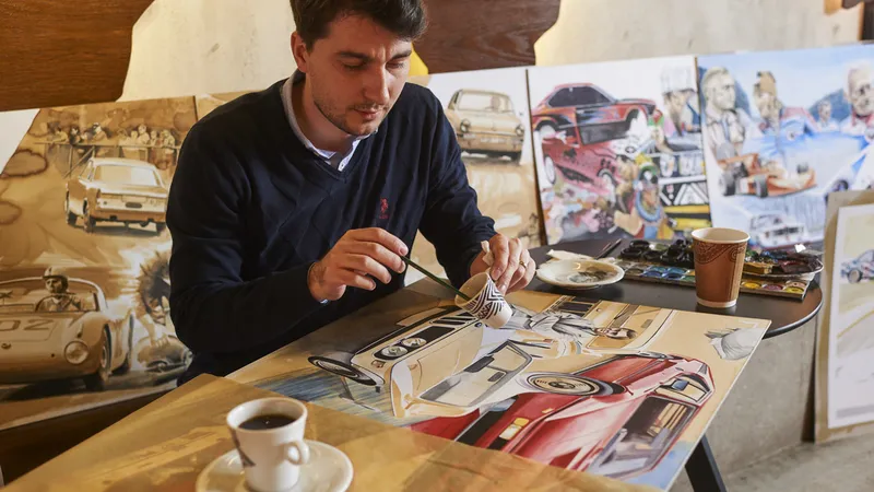 Artistul Adrian Mitu lucrează la „Blue Hero”. / Foto: Radu Chindriș