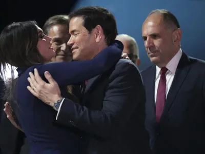 Fosta ambasadoare a SUA la Atena, Kimberly Guilfoyle, şi secretarul de stat al Statelor Unite, Marco Rubio - Foto: Profimedia Images