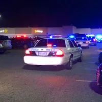 VIDEO Cel puțin 10 persoane au fost ucise după ce un bărbat a deschis focul într-un supermarket - FOTO: Profimedia