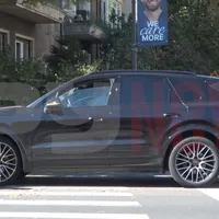 Edi Iordănescu s-a relaxat oprind SUV-ul de 100.000 € pe trecerea de pietoni. / Foto: captură video