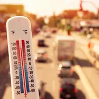Cod portocaliu de caniculă în Capitală și alte 7 județe. Restricții de tonaj pe mai multe șosele - Foto: Profimedia images
