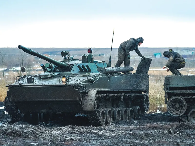 Tanchiștii ruși la un exercițiu militar în regiunea Rostov, la câțiva kilometri de granița Ucrainei - Foto: Getty Images