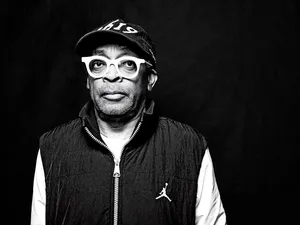 Memoria lui Malcolm X rămâne în conștiința publică după ce acesta a fost imortalizat în filmul biografic de Spike Lee