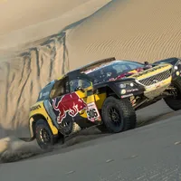 Sebastian Loeb a impus ritmul în a doua zi a Dakar-ului, la volanul Peugeot-ului 3008 DKR.