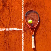 Paletă și minge de tenis- Foto: PEXELS PHOTOS
