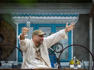Celentano, popularul personaj din serialul Las Fierbinți interpretat de Adrian Văncică - Foto: Facebook/Las Fierbinți (cu rol ilustrativ)