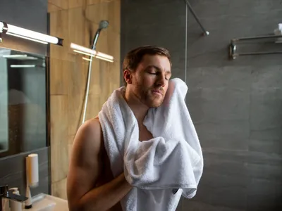 De ce să renunți la dușul fierbinte după ce ai intrat în casă? Rutina greșită care te poate îmbolnăvi iarna - Foto: Freepik (Imagine cu rol ilustrativ)