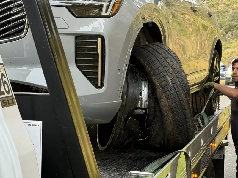 Prea multă electronică! Șoferul unui Volvo XC90 nou a rămas fără frâne din cauza softului - Foto: carscoops.com